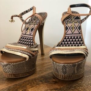 Jessica Simpson strappy heels so sexy